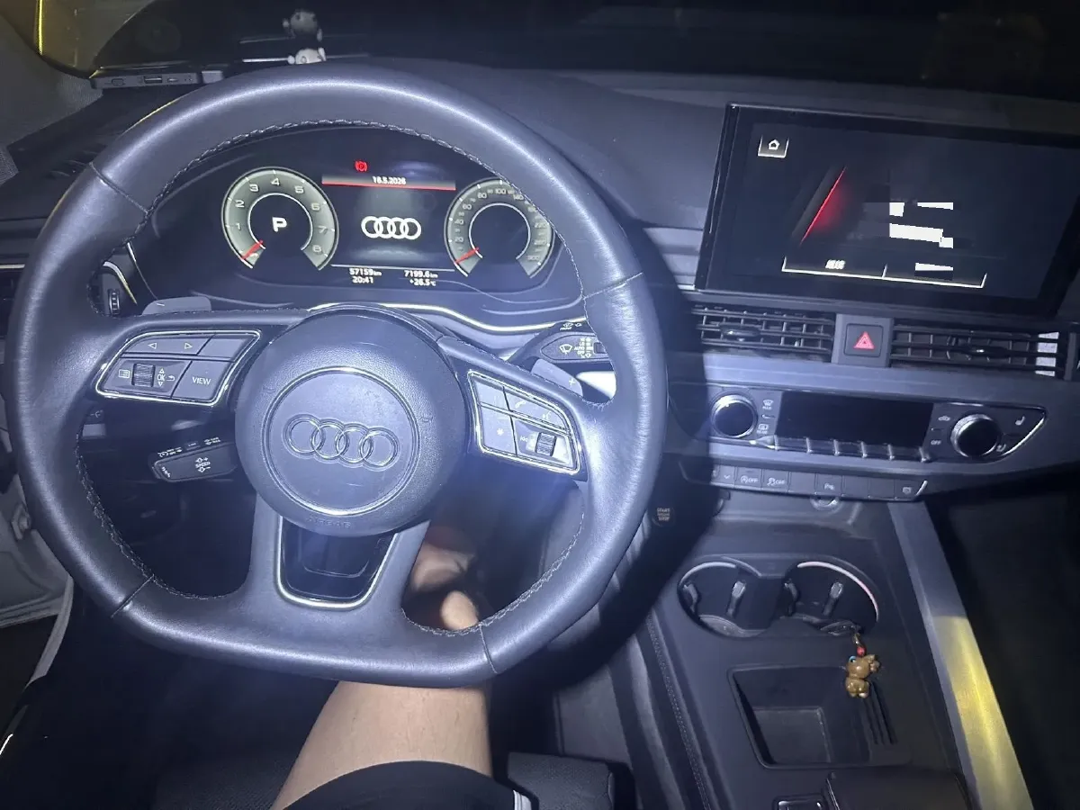 2022 Audi A4L 2.0T 190HP L4 7DCT,autocango,china used car exporter,china ev exporter,chinese used car exporter,chinese used ev exporter