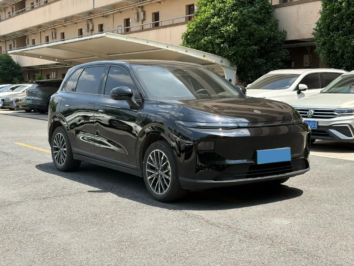 2025 Leapmotor B10 BEV 56.2KWH,autocango,china used car exporter,china ev exporter,chinese used car exporter,chinese used ev exporter