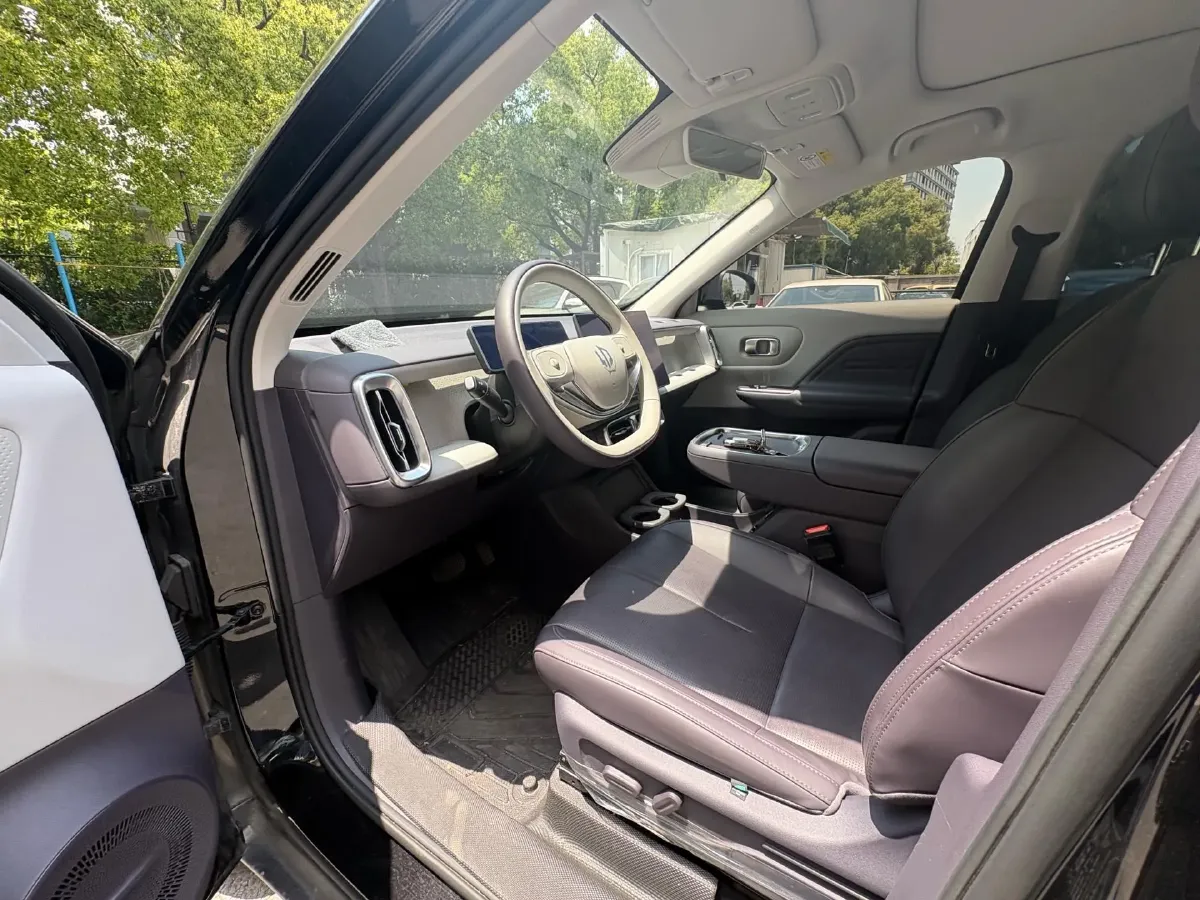 2025 Leapmotor B10 BEV 56.2KWH,autocango,china used car exporter,china ev exporter,chinese used car exporter,chinese used ev exporter