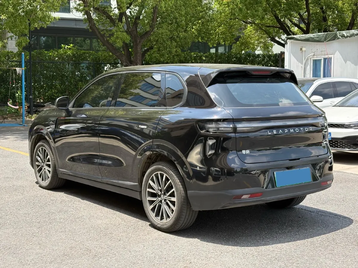 2025 Leapmotor B10 BEV 56.2KWH,autocango,china used car exporter,china ev exporter,chinese used car exporter,chinese used ev exporter