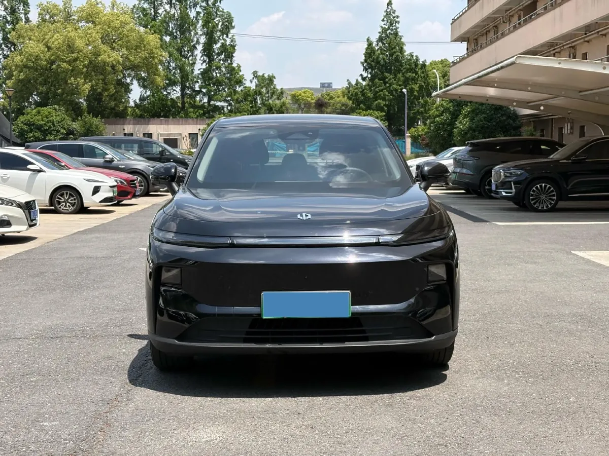 2025 Leapmotor B10 BEV 56.2KWH,autocango,china used car exporter,china ev exporter,chinese used car exporter,chinese used ev exporter