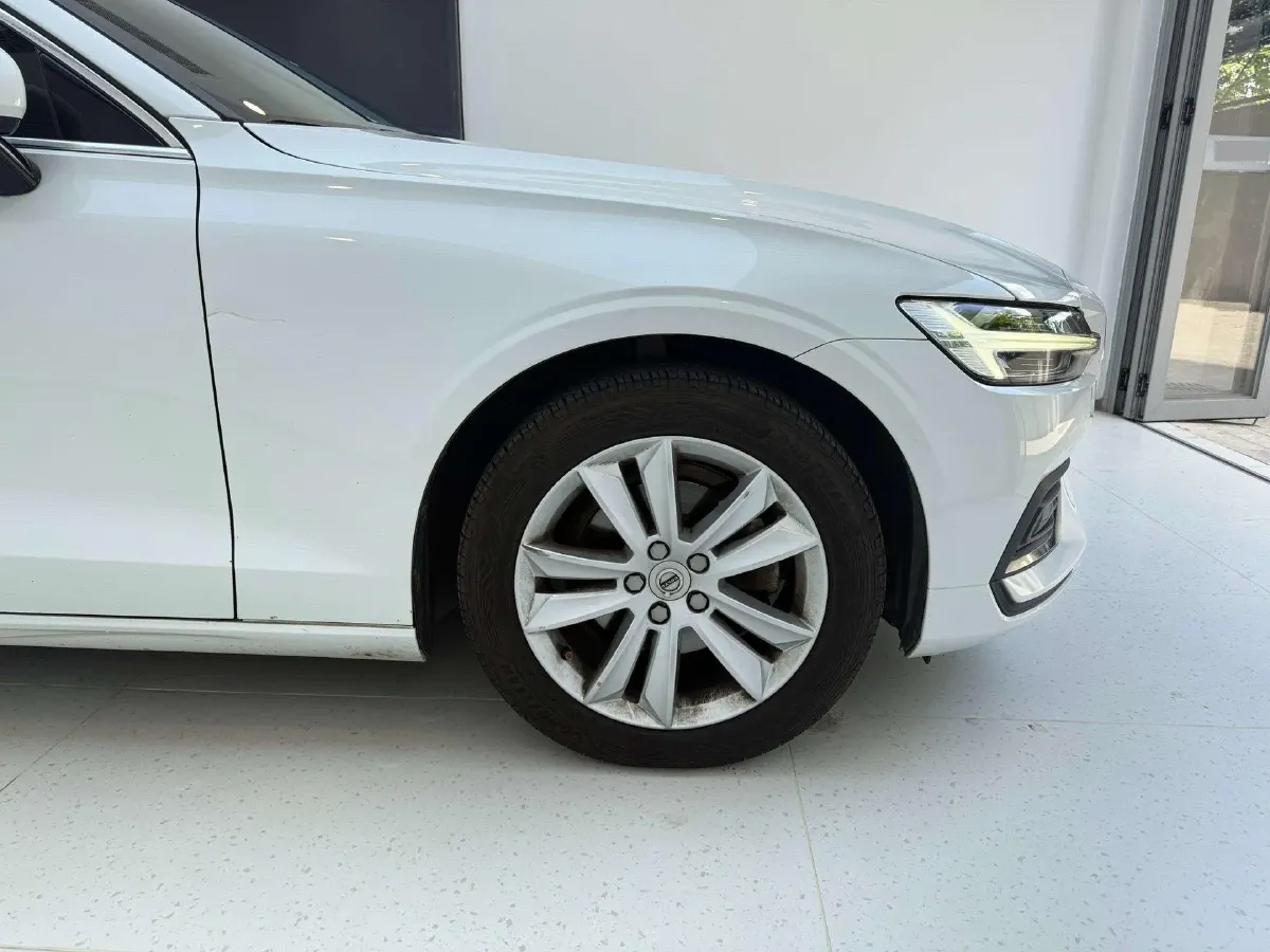 2020 Volvo S60 2.0T 163HP L4 8AT,autocango,china used car exporter,china ev exporter,chinese used car exporter,chinese used ev exporter