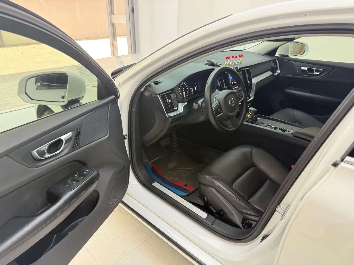 2020 Volvo S60 2.0T 163HP L4 8AT,autocango,china used car exporter,china ev exporter,chinese used car exporter,chinese used ev exporter
