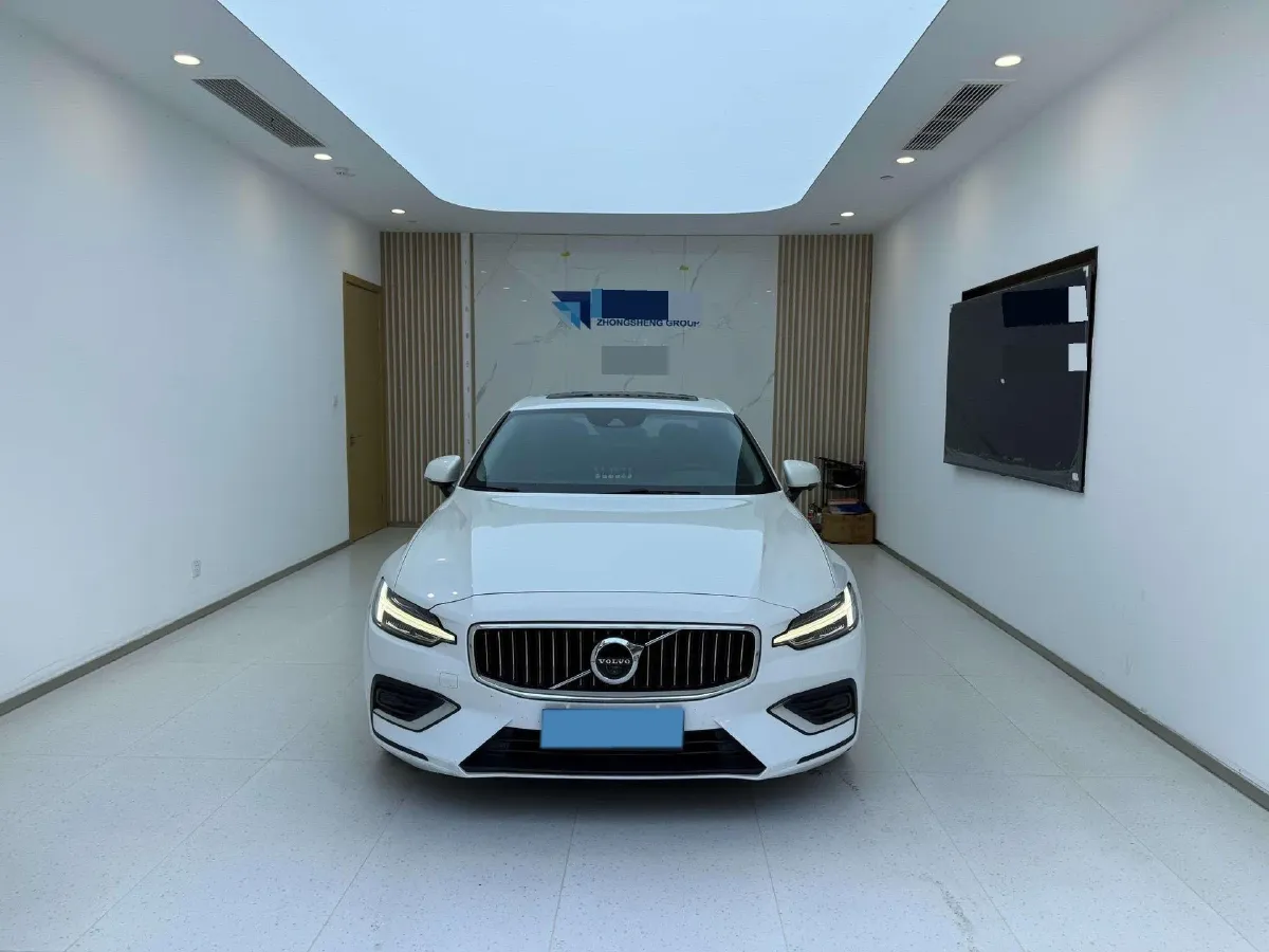2020 Volvo S60 2.0T 163HP L4 8AT,autocango,china used car exporter,china ev exporter,chinese used car exporter,chinese used ev exporter
