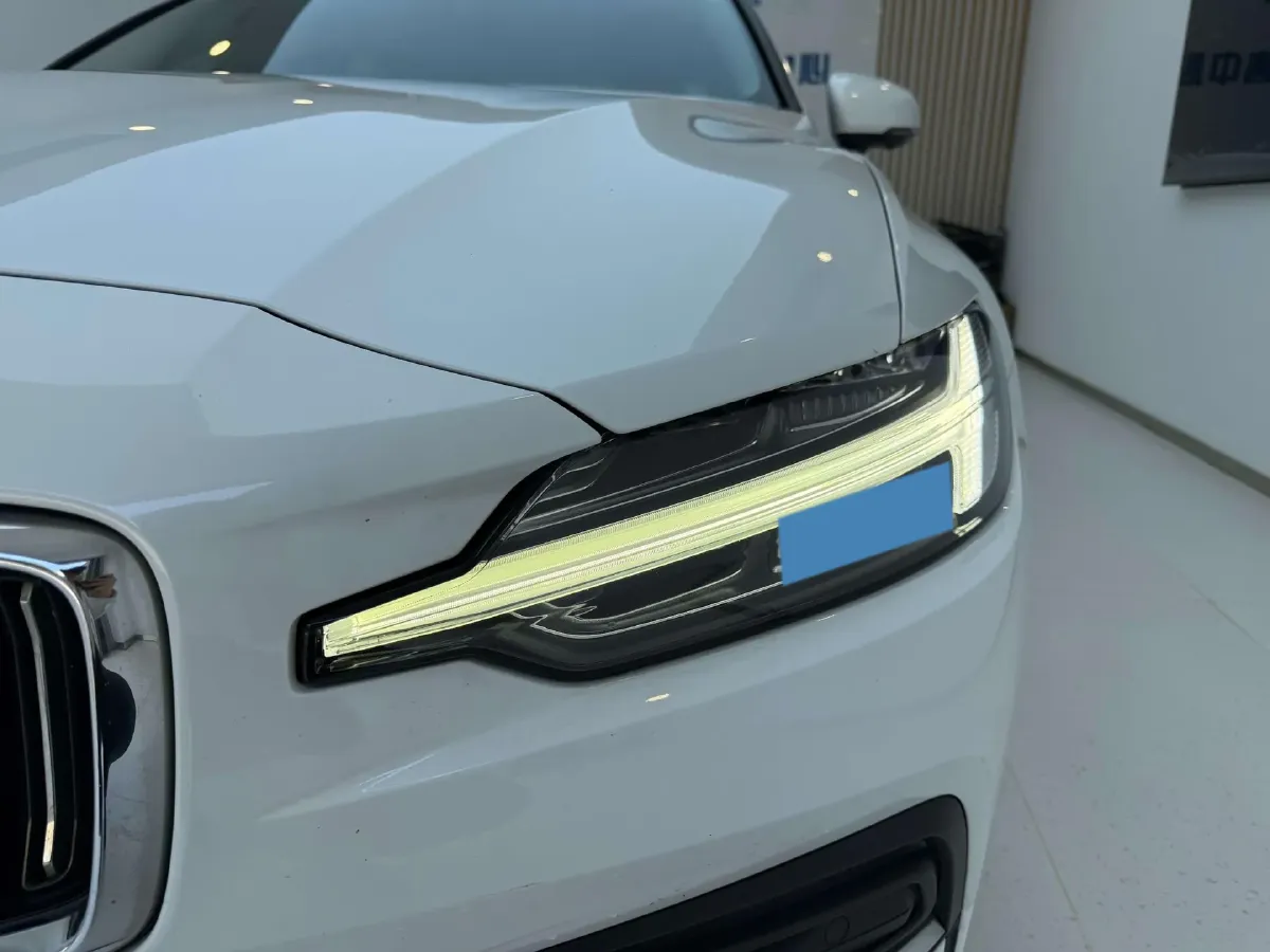 2020 Volvo S60 2.0T 163HP L4 8AT,autocango,china used car exporter,china ev exporter,chinese used car exporter,chinese used ev exporter