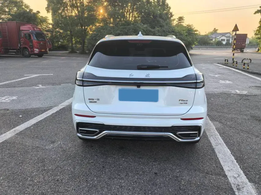 2025 HongQi HS5 2.0T 252HP L4 8AT,autocango,china used car exporter,china ev exporter,chinese used car exporter,chinese used ev exporter