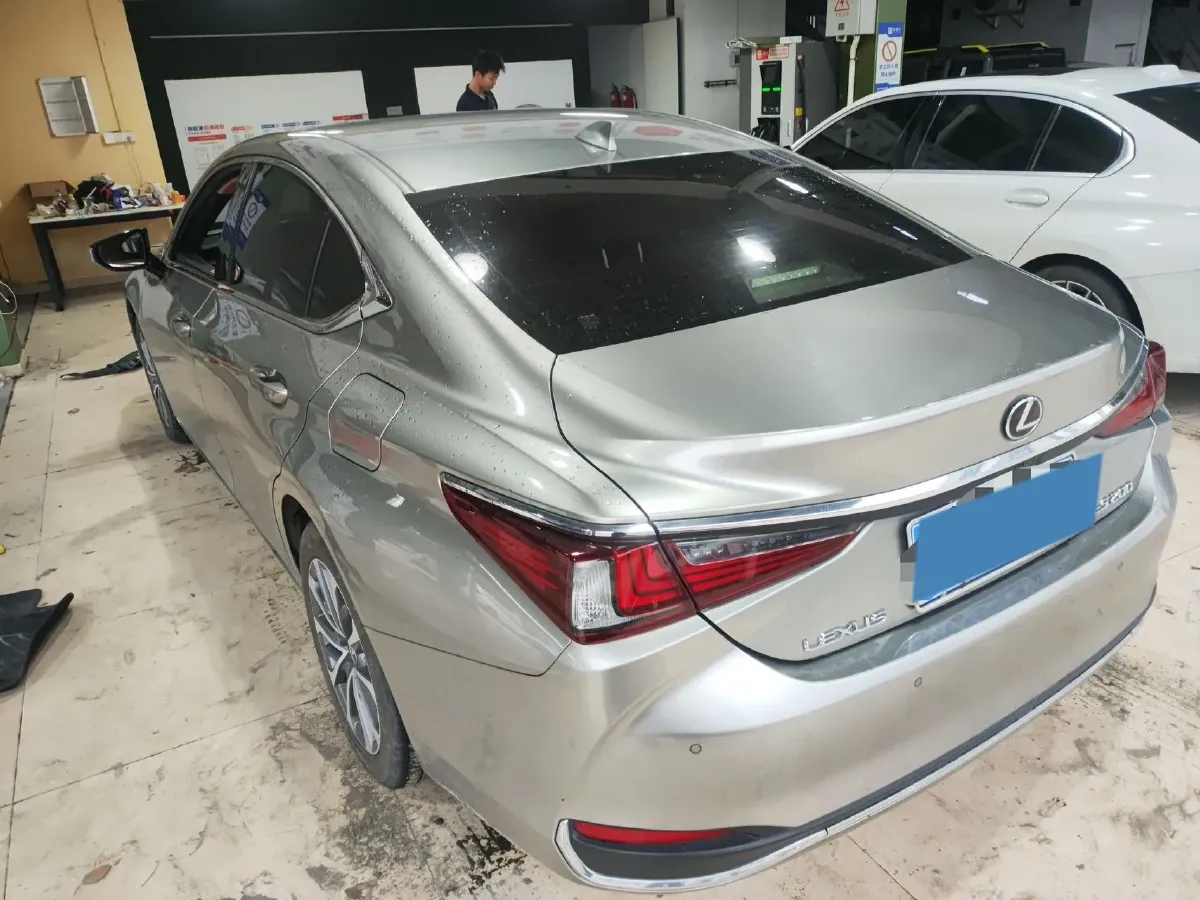 2022 Lexus ES 2.0L 173HP L4 CVT,autocango,china used car exporter,china ev exporter,chinese used car exporter,chinese used ev exporter