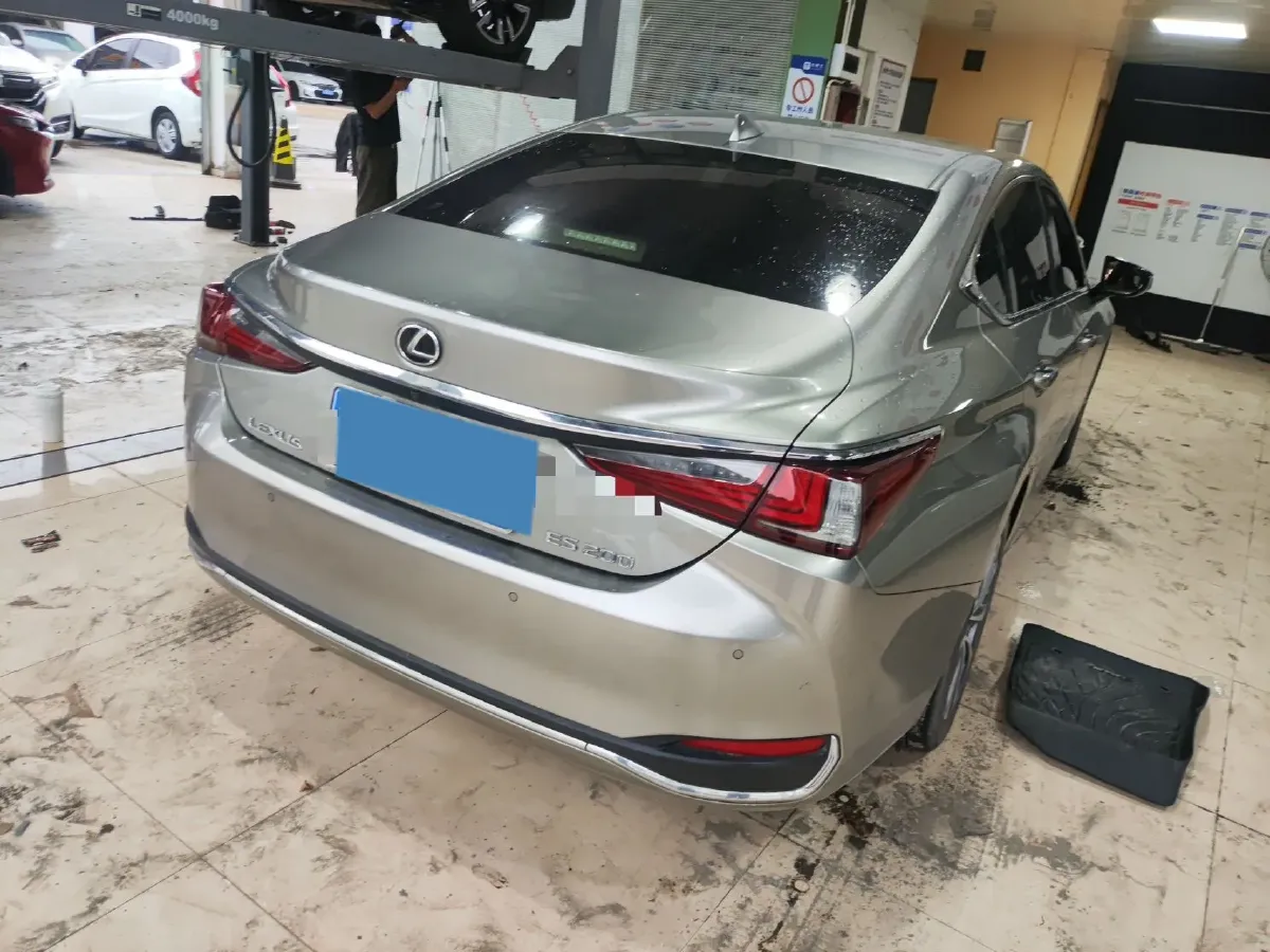2022 Lexus ES 2.0L 173HP L4 CVT,autocango,china used car exporter,china ev exporter,chinese used car exporter,chinese used ev exporter