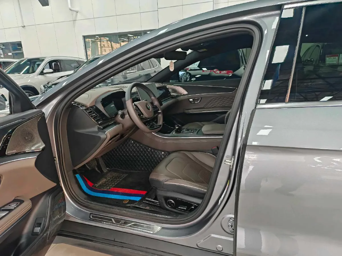 2022 Volkswagen Tiguan L 2.0T 186HP L4 7DCT,autocango,china used car exporter,china ev exporter,chinese used car exporter,chinese used ev exporter