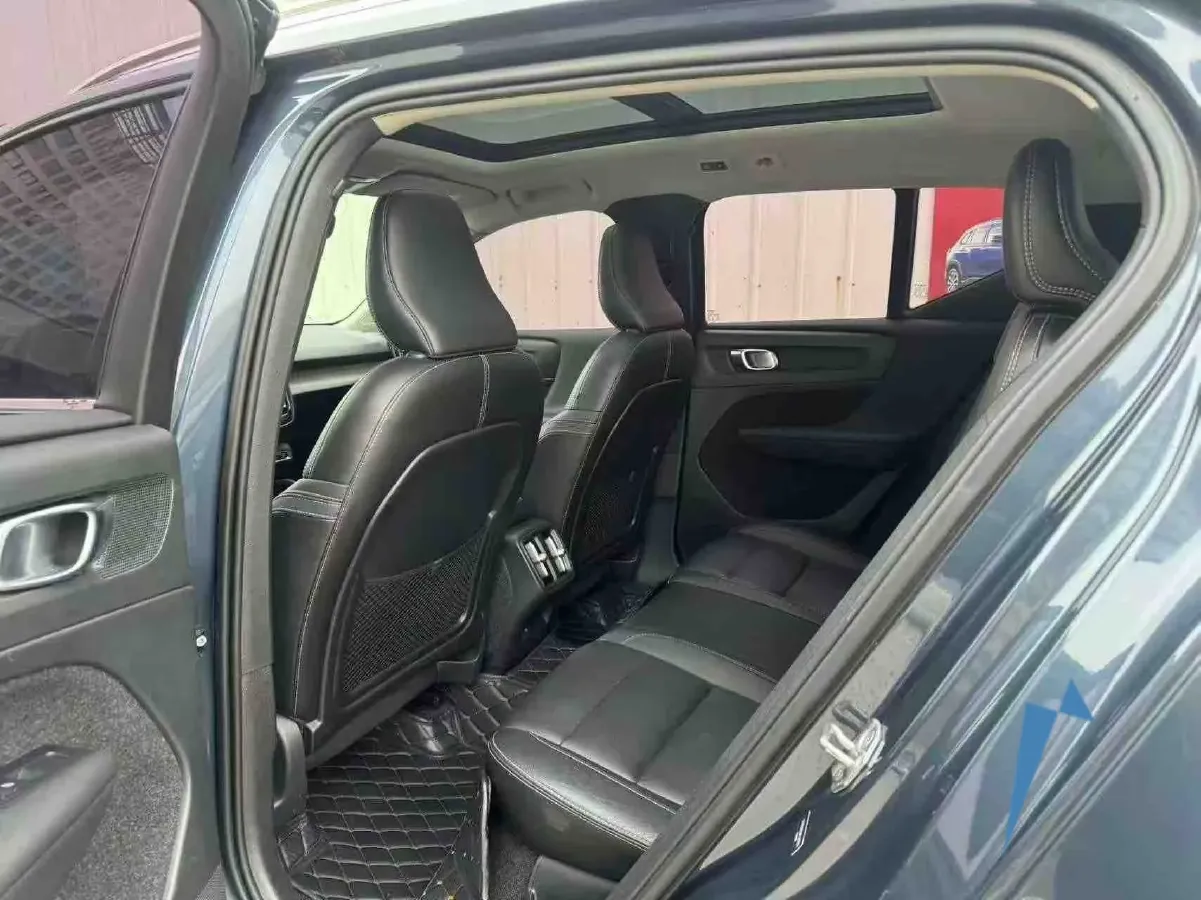 2021 Volvo XC40 2.0T 190HP L4 8AT,autocango,china used car exporter,china ev exporter,chinese used car exporter,chinese used ev exporter