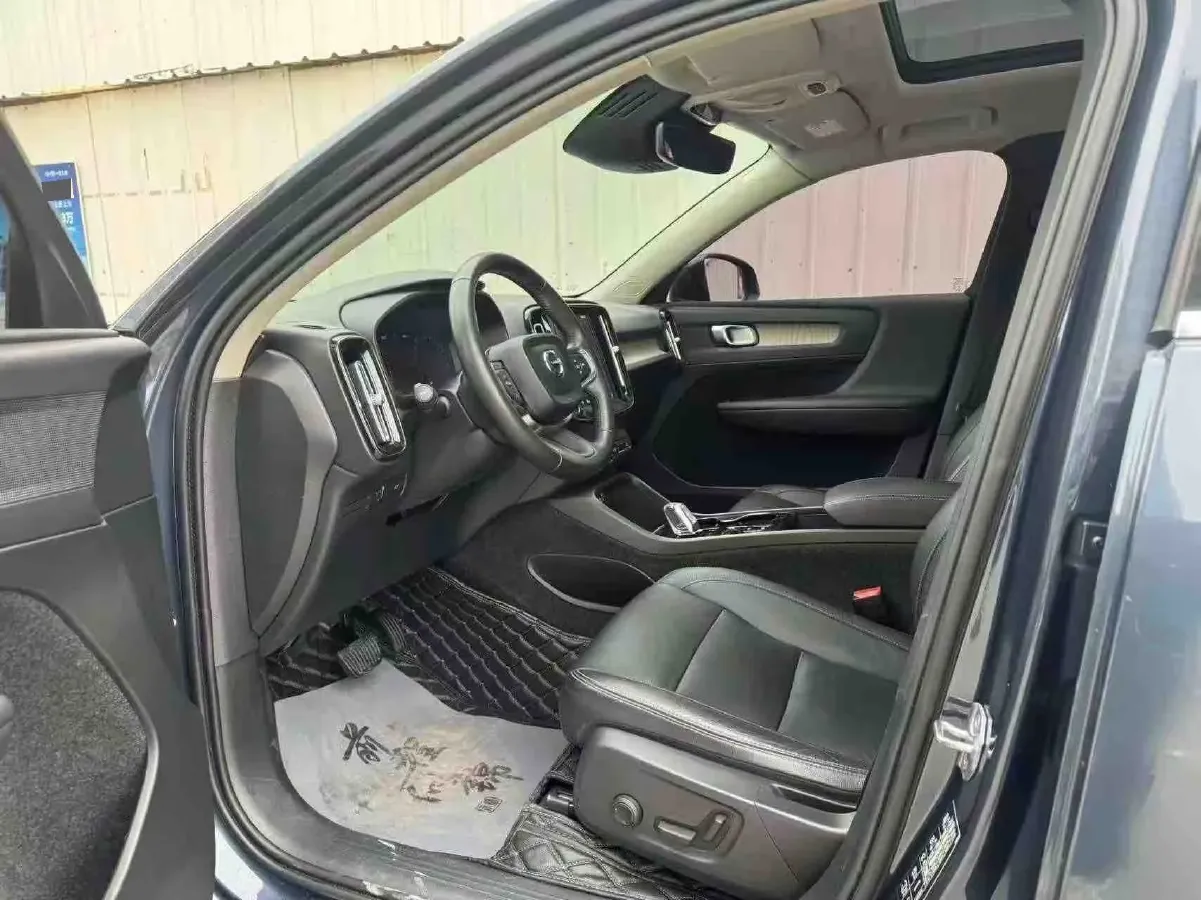 2021 Volvo XC40 2.0T 190HP L4 8AT,autocango,china used car exporter,china ev exporter,chinese used car exporter,chinese used ev exporter