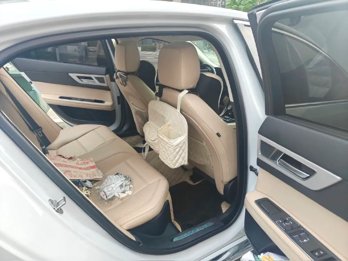 2019 Land Rover Discovery Sport 2.0T 200HP L4 9AT,autocango,china used car exporter,china ev exporter,chinese used car exporter,chinese used ev exporter