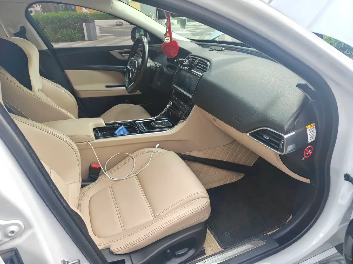 2019 Land Rover Discovery Sport 2.0T 200HP L4 9AT,autocango,china used car exporter,china ev exporter,chinese used car exporter,chinese used ev exporter