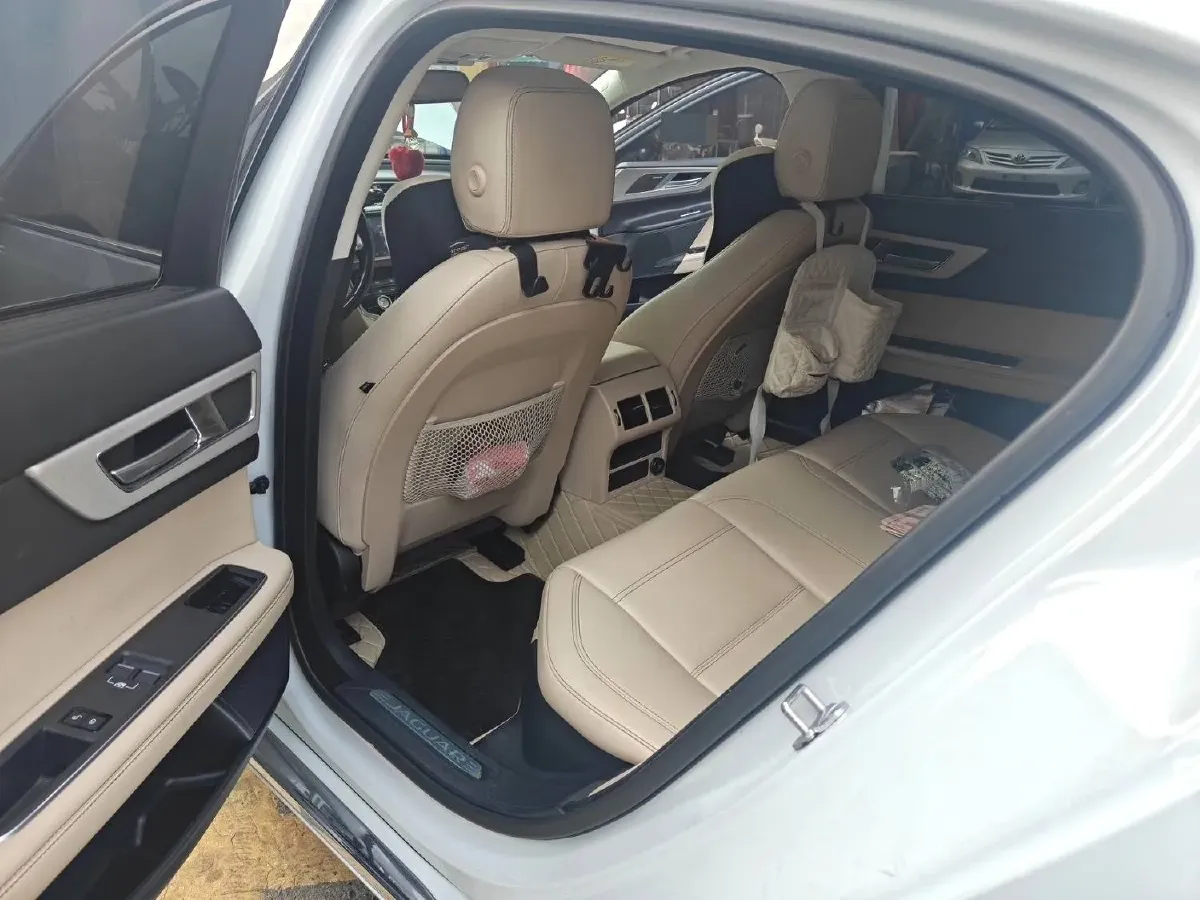 2019 Land Rover Discovery Sport 2.0T 200HP L4 9AT,autocango,china used car exporter,china ev exporter,chinese used car exporter,chinese used ev exporter
