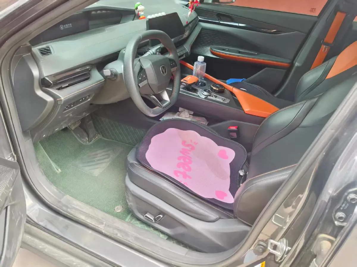 2022 ChangAn UNI-V 1.5T 188HP L4 7DCT,autocango,china used car exporter,china ev exporter,chinese used car exporter,chinese used ev exporter