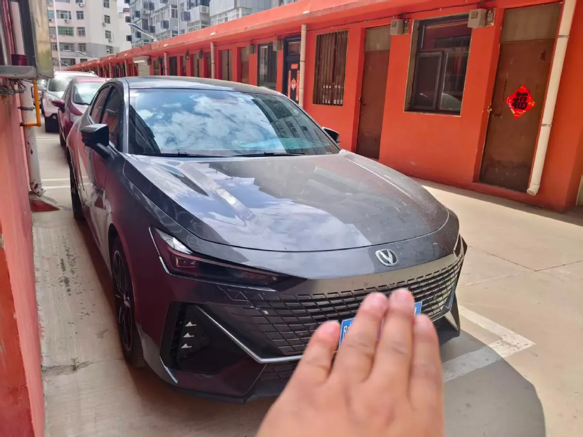 2022 ChangAn UNI-V 1.5T 188HP L4 7DCT,autocango,china used car exporter,china ev exporter,chinese used car exporter,chinese used ev exporter