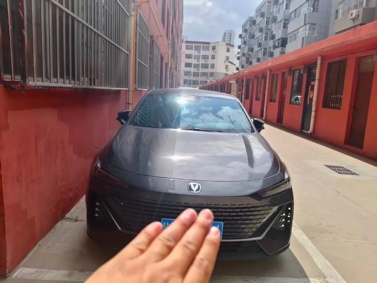 2022 ChangAn UNI-V 1.5T 188HP L4 7DCT,autocango,china used car exporter,china ev exporter,chinese used car exporter,chinese used ev exporter