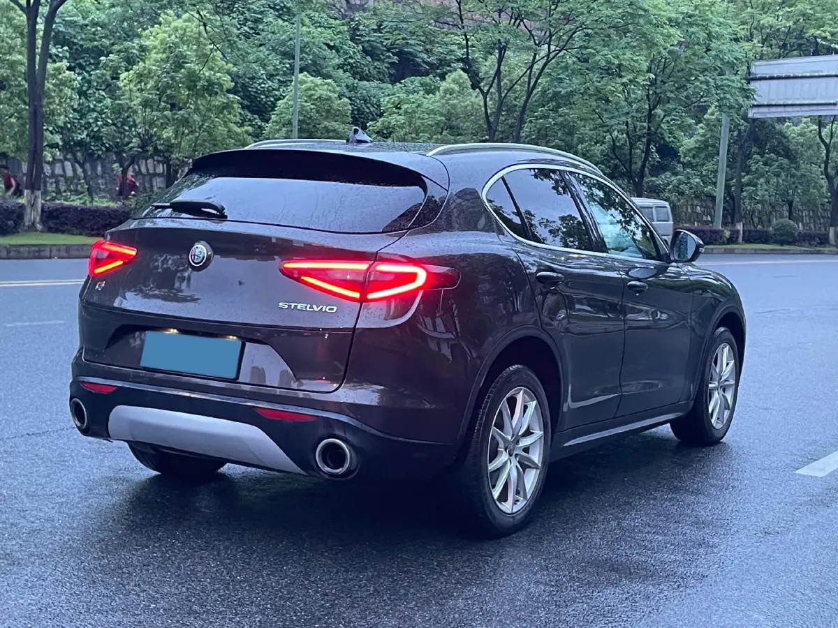 2017 Jaguar XE 2.0T 240HP L4 8AT,autocango,china used car exporter,china ev exporter,chinese used car exporter,chinese used ev exporter