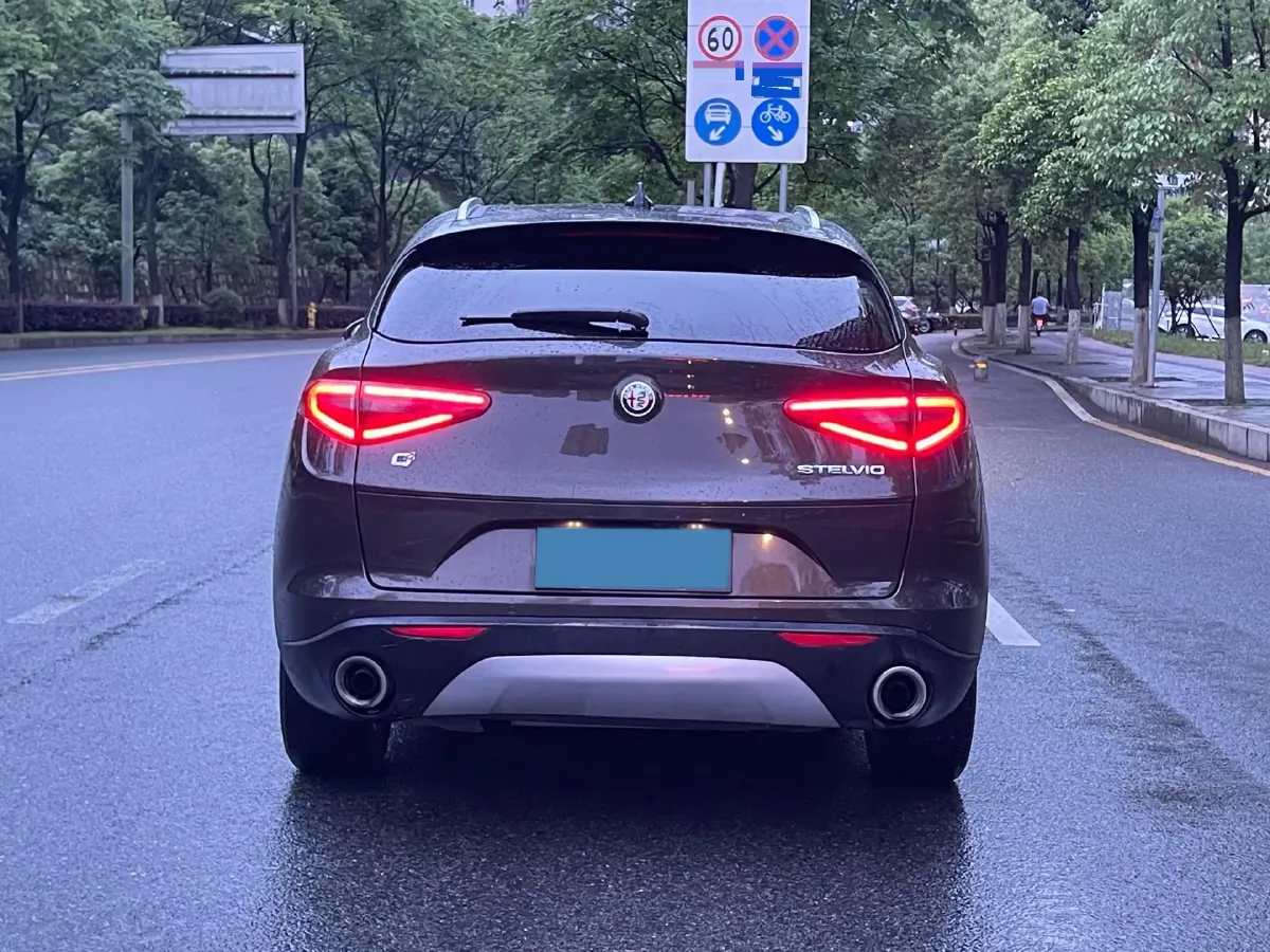 2017 Jaguar XE 2.0T 240HP L4 8AT,autocango,china used car exporter,china ev exporter,chinese used car exporter,chinese used ev exporter