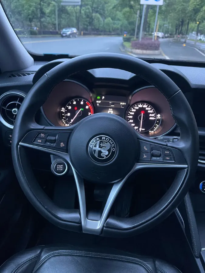 2017 Jaguar XE 2.0T 240HP L4 8AT,autocango,china used car exporter,china ev exporter,chinese used car exporter,chinese used ev exporter