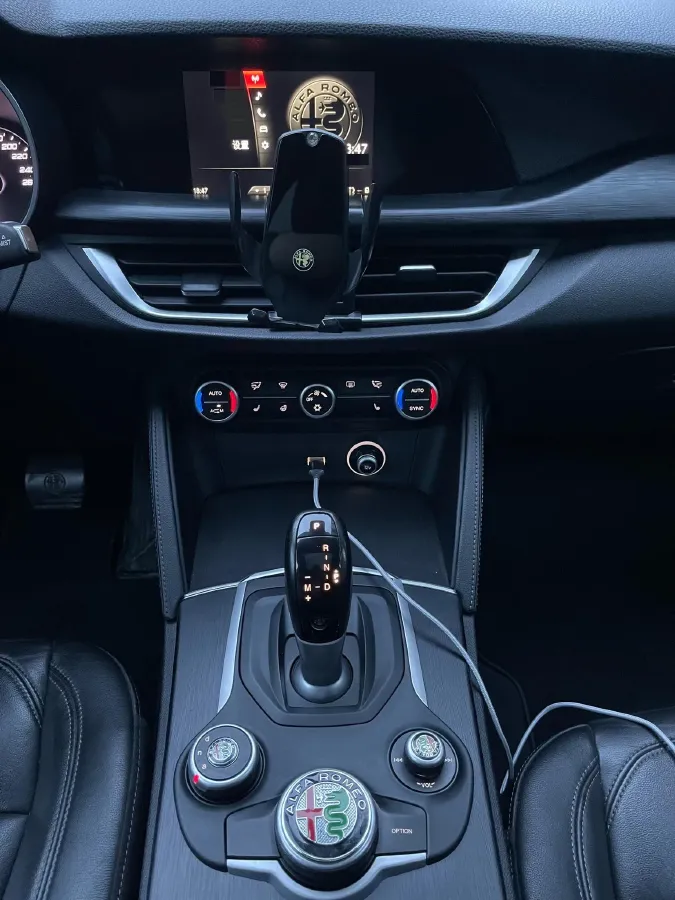 2017 Jaguar XE 2.0T 240HP L4 8AT,autocango,china used car exporter,china ev exporter,chinese used car exporter,chinese used ev exporter