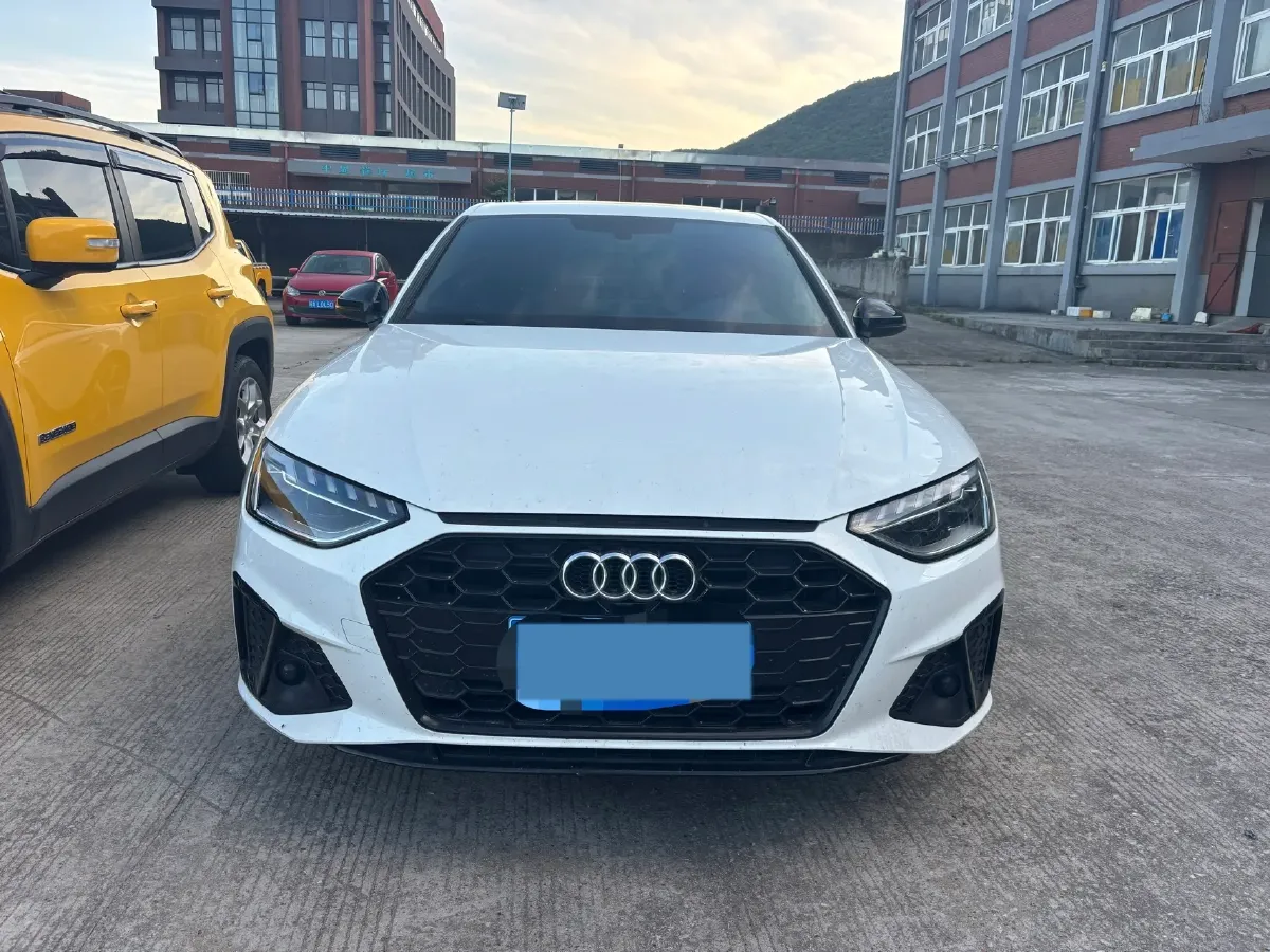 2024 Audi A4L 2.0T 190HP L4 7DCT,autocango,china used car exporter,china ev exporter,chinese used car exporter,chinese used ev exporter