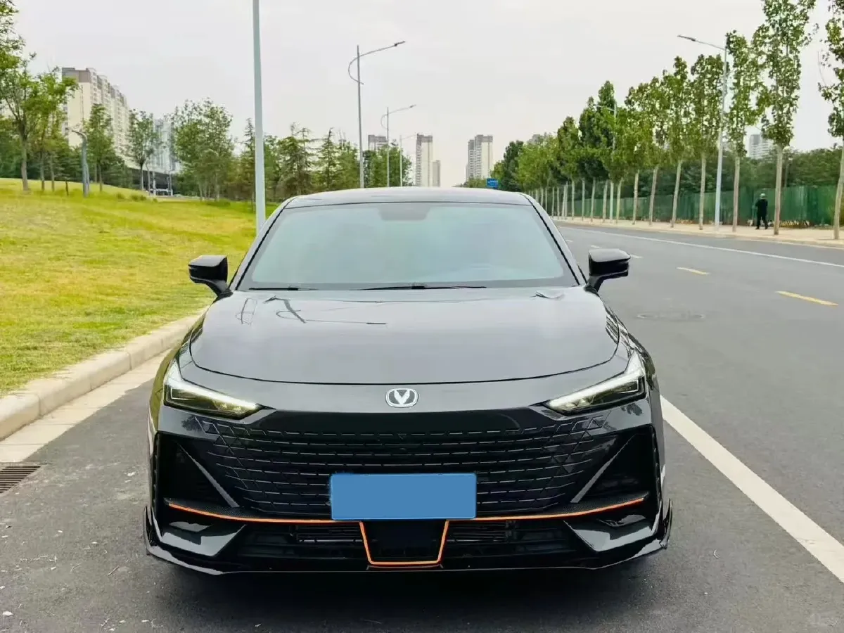 2022 ChangAn UNI-V 1.5T 188HP L4 7DCT,autocango,china used car exporter,china ev exporter,chinese used car exporter,chinese used ev exporter