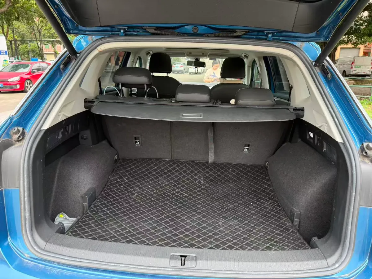 2019 Jeep Cherokee 2.0T 234HP L4 9AT,autocango,china used car exporter,china ev exporter,chinese used car exporter,chinese used ev exporter