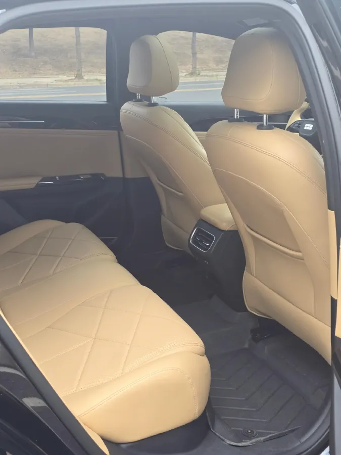 2024 Geely Galaxy L6 1.5T 163HP L4 3DHT PHEV,autocango,china used car exporter,china ev exporter,chinese used car exporter,chinese used ev exporter