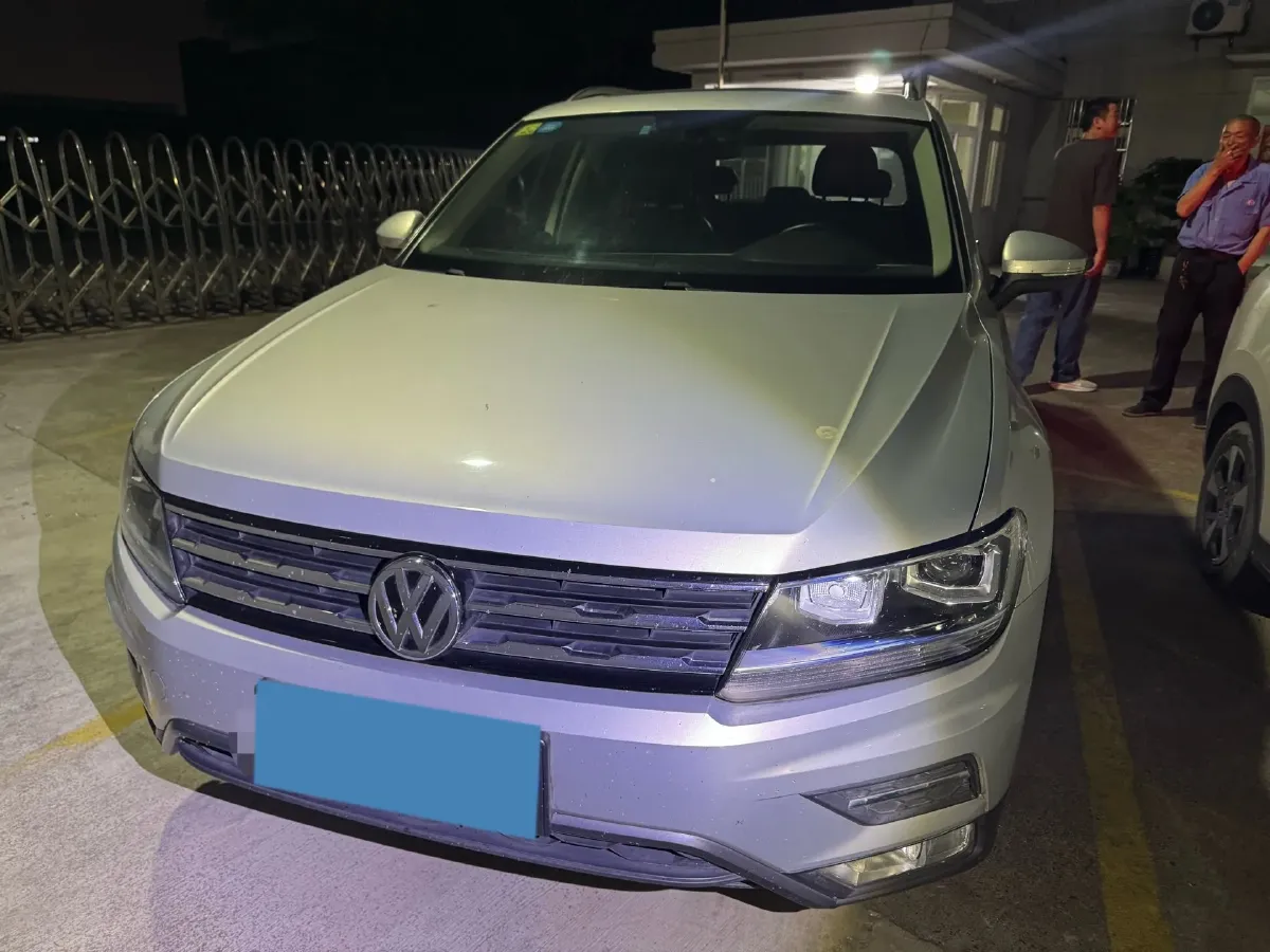 2018 Volkswagen Tiguan L 2.0T 186HP L4 7DCT,autocango,china used car exporter,china ev exporter,chinese used car exporter,chinese used ev exporter