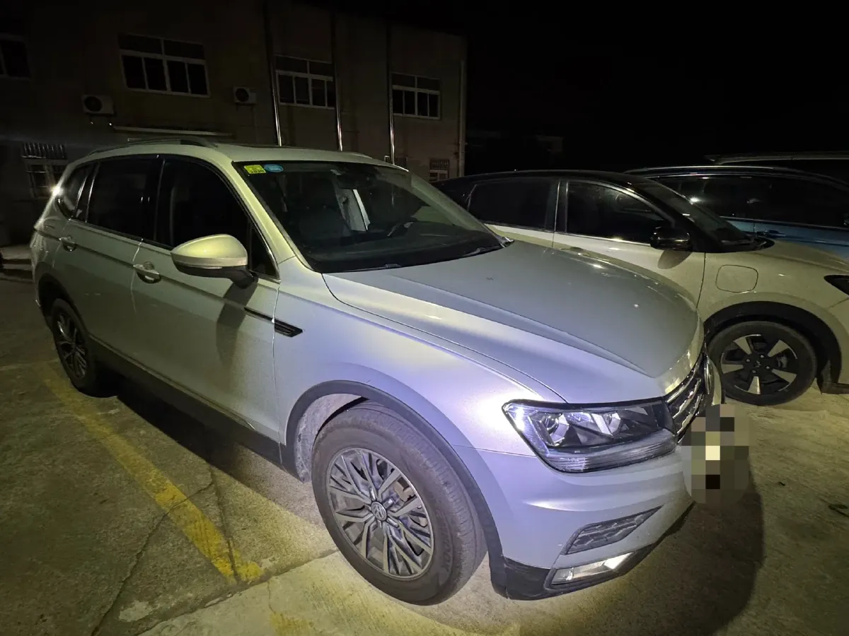 2018 Volkswagen Tiguan L 2.0T 186HP L4 7DCT,autocango,china used car exporter,china ev exporter,chinese used car exporter,chinese used ev exporter