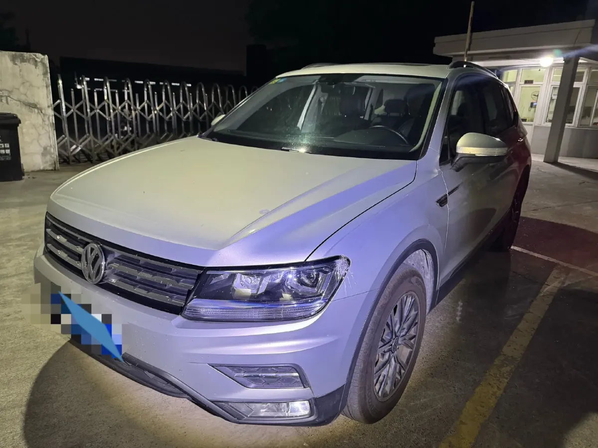 2018 Volkswagen Tiguan L 2.0T 186HP L4 7DCT,autocango,china used car exporter,china ev exporter,chinese used car exporter,chinese used ev exporter