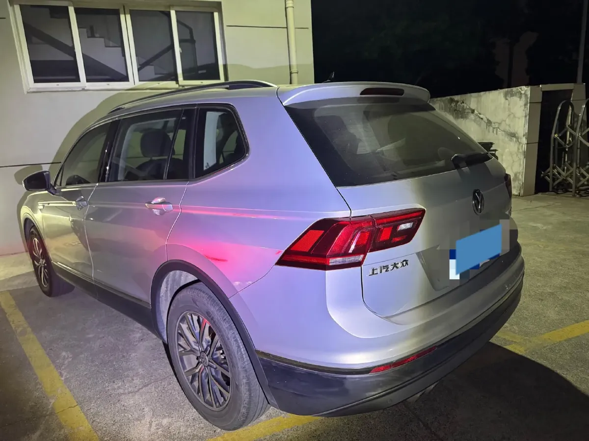 2018 Volkswagen Tiguan L 2.0T 186HP L4 7DCT,autocango,china used car exporter,china ev exporter,chinese used car exporter,chinese used ev exporter