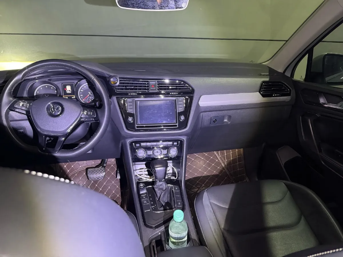 2018 Volkswagen Tiguan L 2.0T 186HP L4 7DCT,autocango,china used car exporter,china ev exporter,chinese used car exporter,chinese used ev exporter