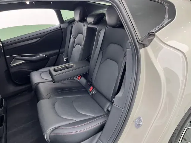 2024 MI SU7 BEV 73.6KWH,autocango,china used car exporter,china ev exporter,chinese used car exporter,chinese used ev exporter