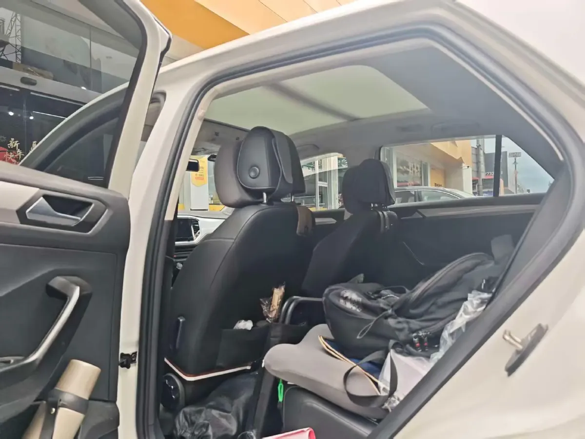 2022 Volkswagen T-Roc 1.4T 150HP L4 7DCT,autocango,china used car exporter,china ev exporter,chinese used car exporter,chinese used ev exporter