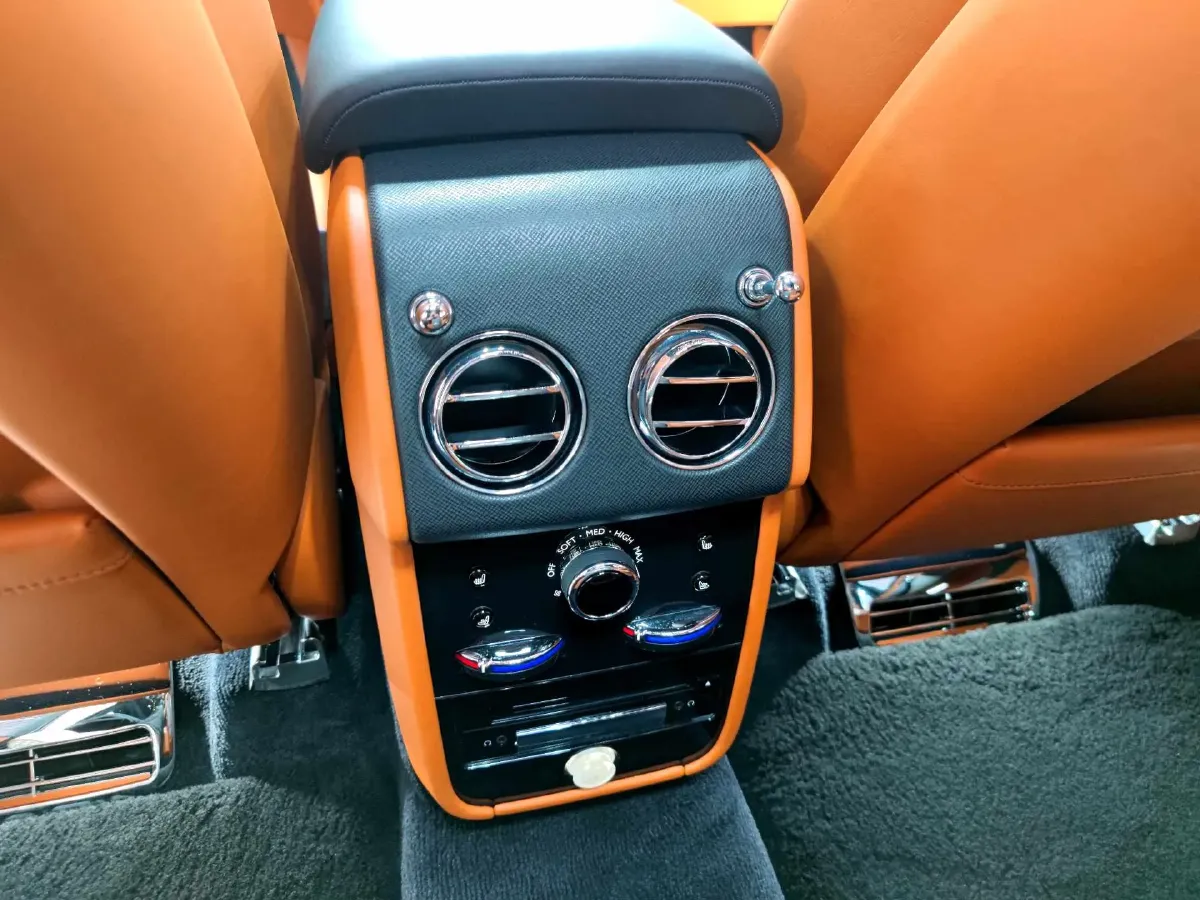 2018 Rolls-Royce Cullinan 6.7T 571HP V12 8AT,autocango,china used car exporter,china ev exporter,chinese used car exporter,chinese used ev exporter