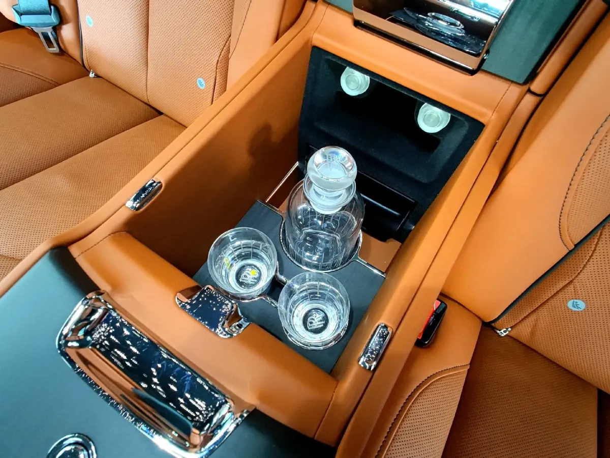2018 Rolls-Royce Cullinan 6.7T 571HP V12 8AT,autocango,china used car exporter,china ev exporter,chinese used car exporter,chinese used ev exporter