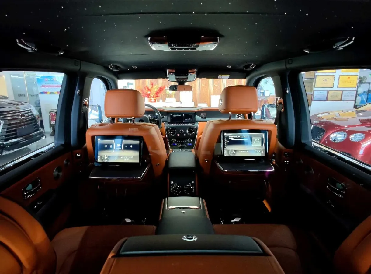 2018 Rolls-Royce Cullinan 6.7T 571HP V12 8AT,autocango,china used car exporter,china ev exporter,chinese used car exporter,chinese used ev exporter
