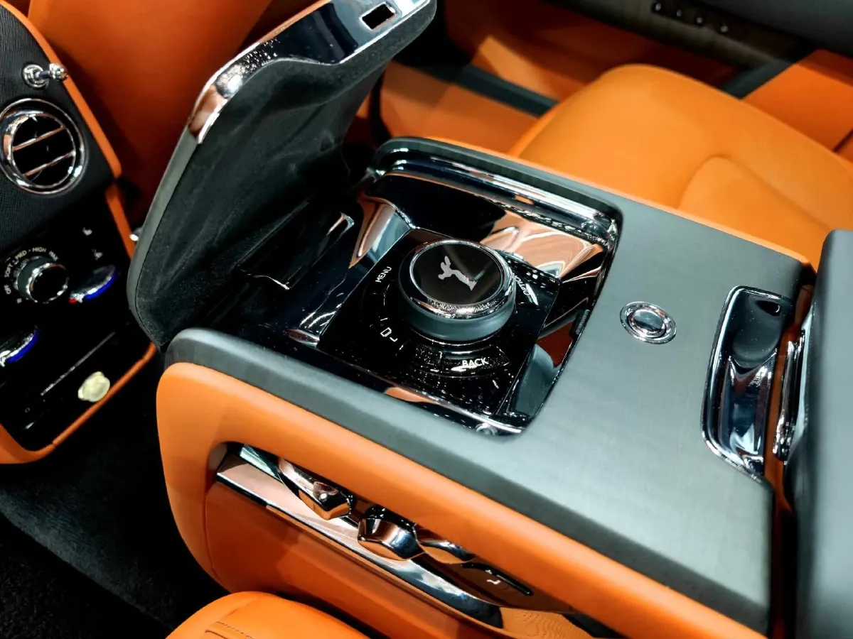 2018 Rolls-Royce Cullinan 6.7T 571HP V12 8AT,autocango,china used car exporter,china ev exporter,chinese used car exporter,chinese used ev exporter
