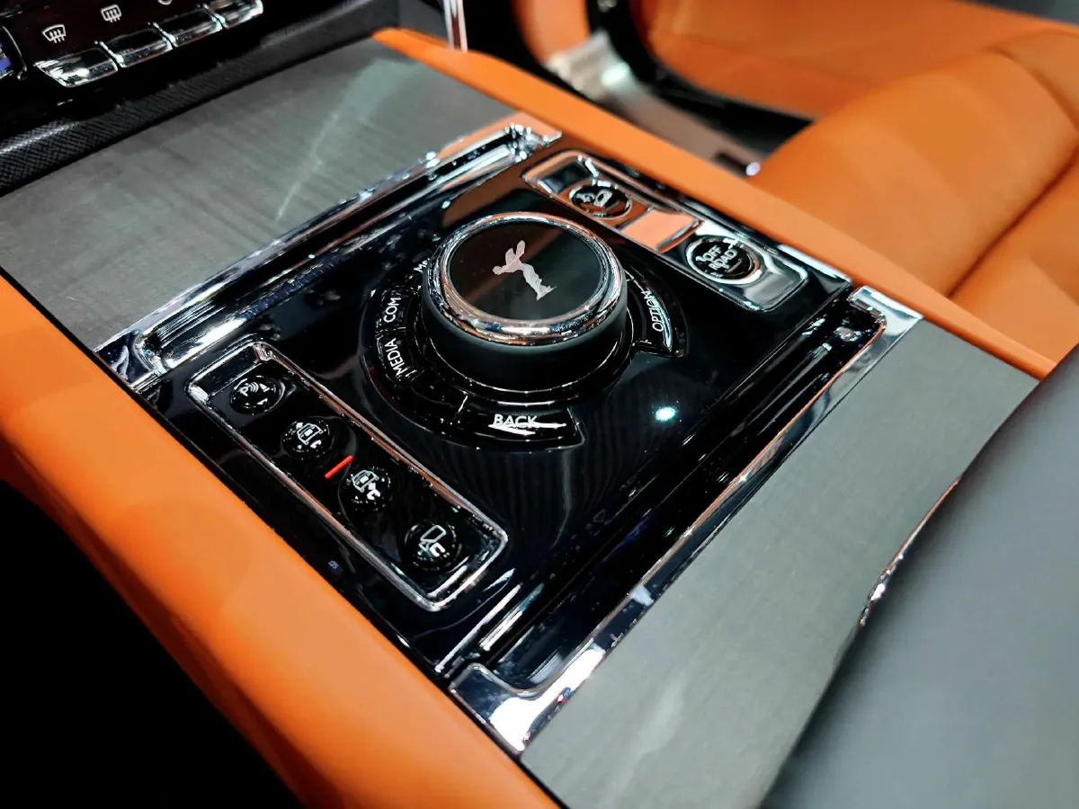 2018 Rolls-Royce Cullinan 6.7T 571HP V12 8AT,autocango,china used car exporter,china ev exporter,chinese used car exporter,chinese used ev exporter