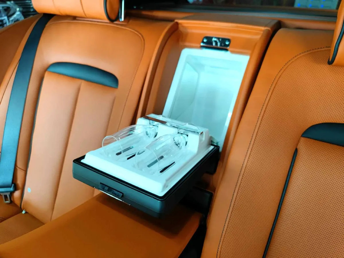 2018 Rolls-Royce Cullinan 6.7T 571HP V12 8AT,autocango,china used car exporter,china ev exporter,chinese used car exporter,chinese used ev exporter