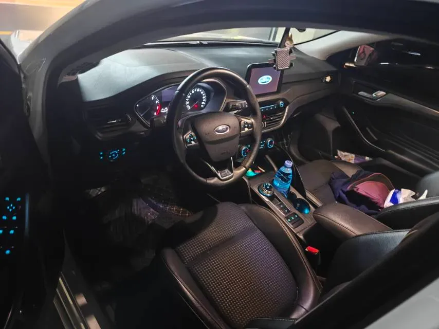 2020 Ford Focus 1.5T 174HP L3 8AT,autocango,china used car exporter,china ev exporter,chinese used car exporter,chinese used ev exporter