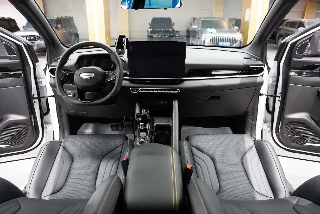 2025 Geely Coolray 1.5T 181HP L4 7DCT,autocango,china used car exporter,china ev exporter,chinese used car exporter,chinese used ev exporter