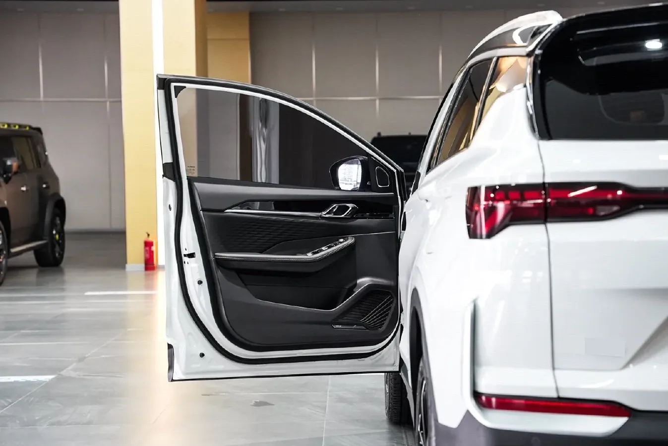 2025 Geely Coolray 1.5T 181HP L4 7DCT,autocango,china used car exporter,china ev exporter,chinese used car exporter,chinese used ev exporter