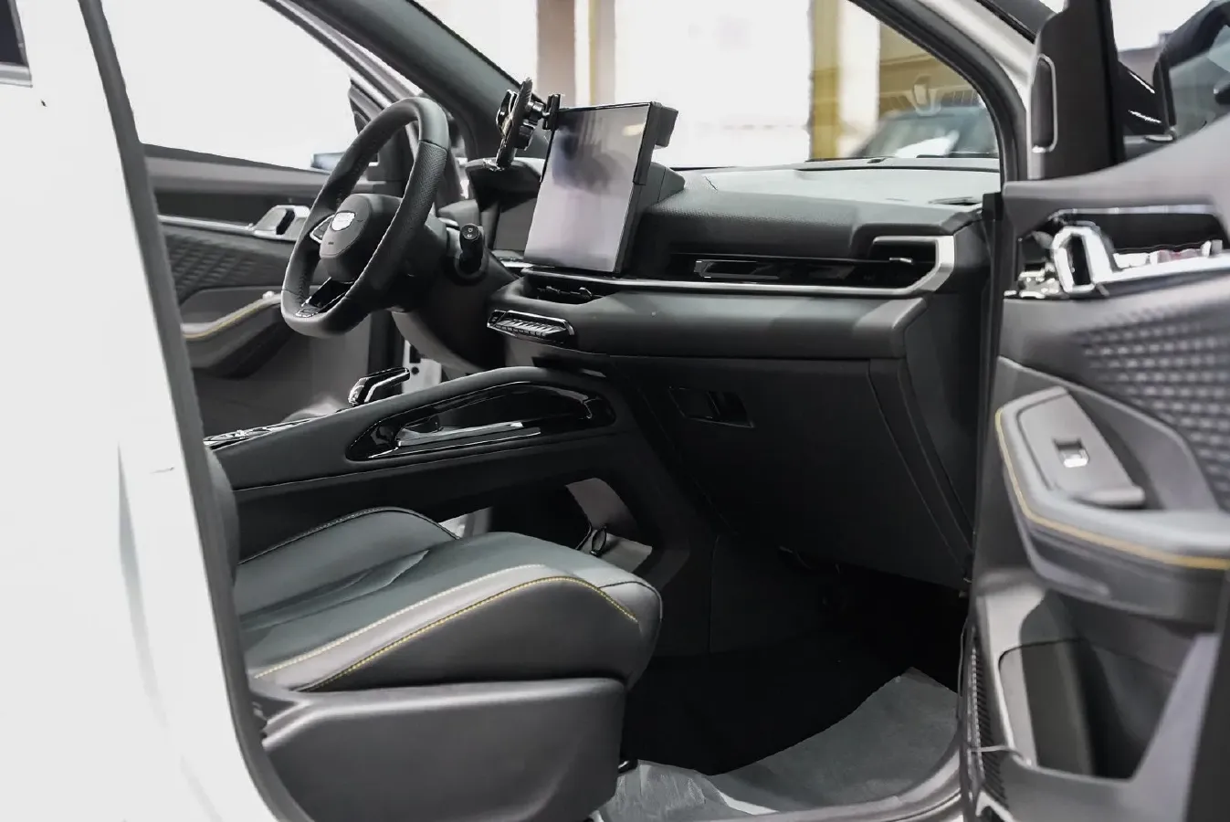 2025 Geely Coolray 1.5T 181HP L4 7DCT,autocango,china used car exporter,china ev exporter,chinese used car exporter,chinese used ev exporter