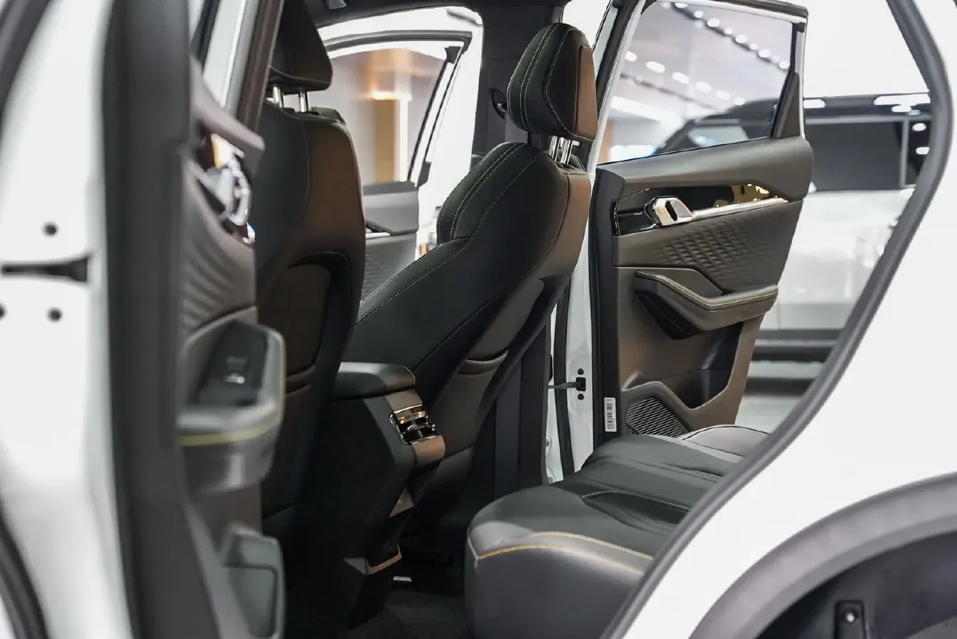 2025 Geely Coolray 1.5T 181HP L4 7DCT,autocango,china used car exporter,china ev exporter,chinese used car exporter,chinese used ev exporter