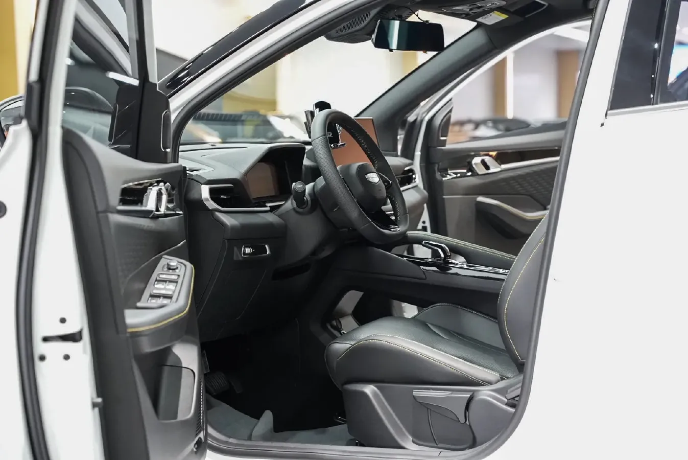 2025 Geely Coolray 1.5T 181HP L4 7DCT,autocango,china used car exporter,china ev exporter,chinese used car exporter,chinese used ev exporter