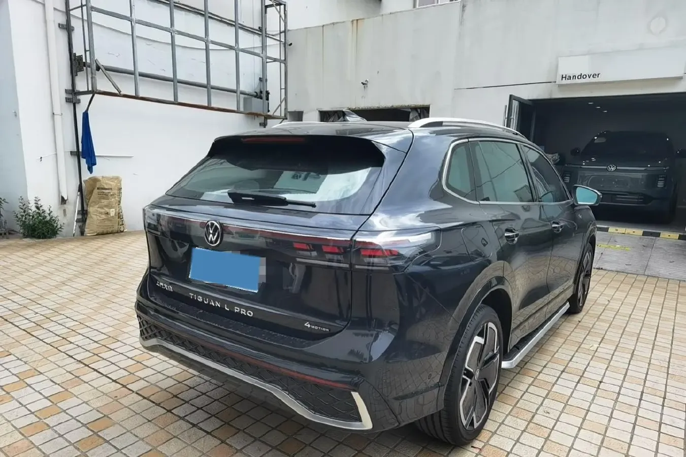 2024 Volkswagen Tiguan L 2.0T 220HP L4 7DCT,autocango,china used car exporter,china ev exporter,chinese used car exporter,chinese used ev exporter