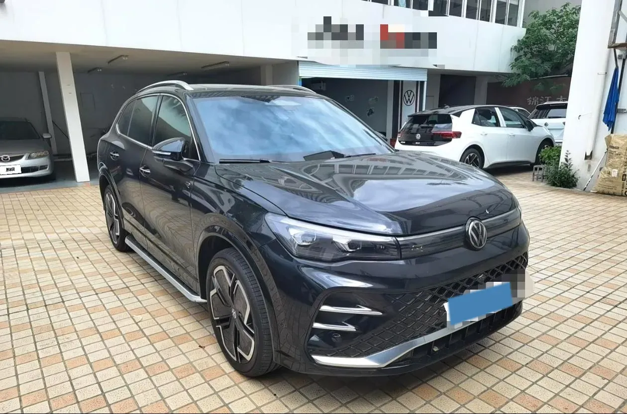 2024 Volkswagen Tiguan L 2.0T 220HP L4 7DCT,autocango,china used car exporter,china ev exporter,chinese used car exporter,chinese used ev exporter